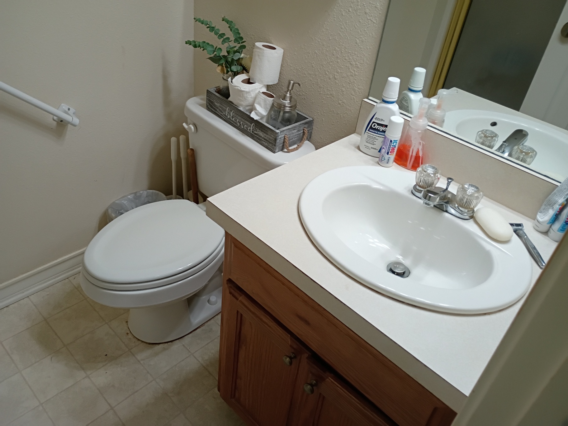 Bathroom after cleaning by Nelly Cleaning Service