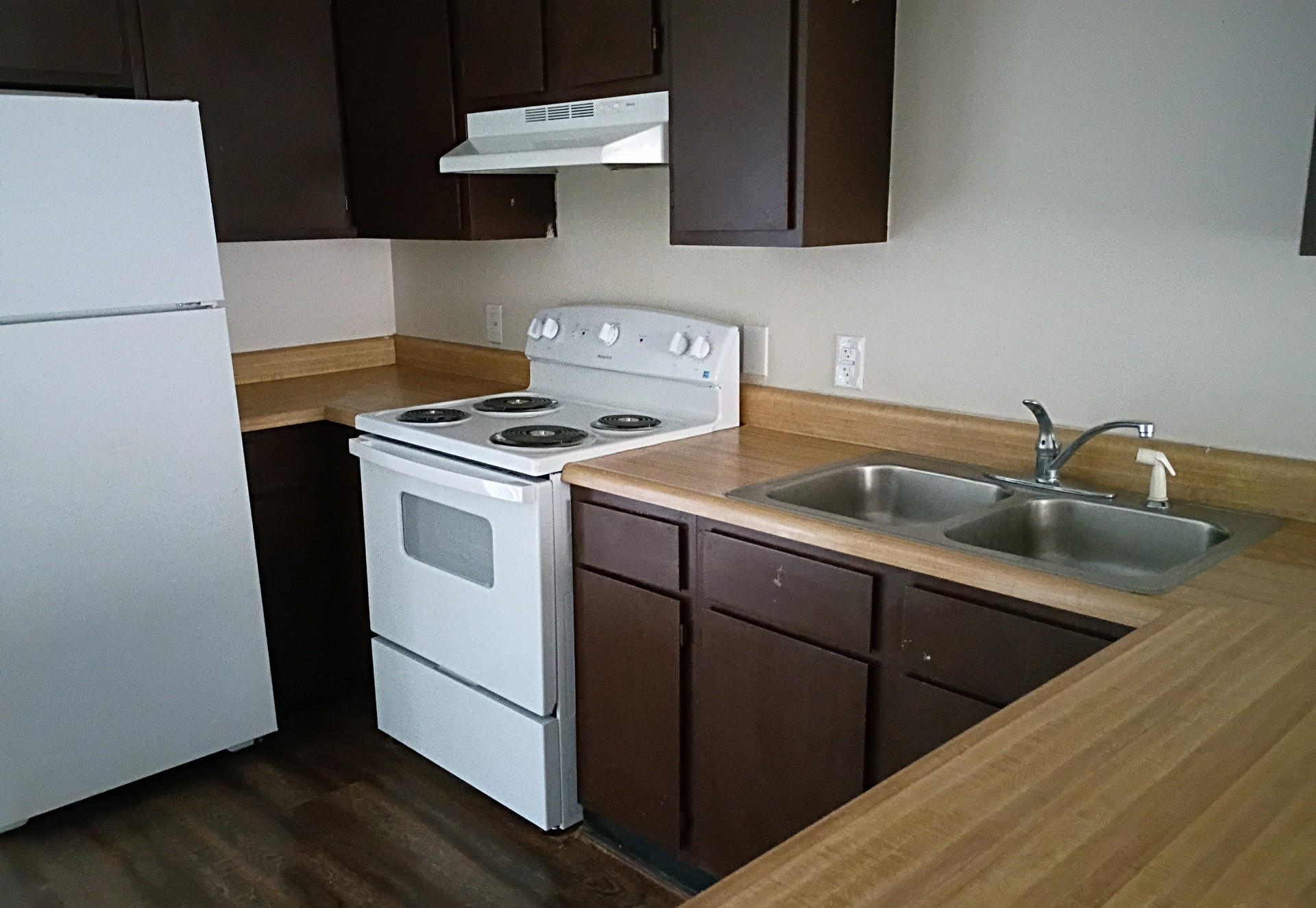 Kitchen with stove, sink and cabinets after a deep clean