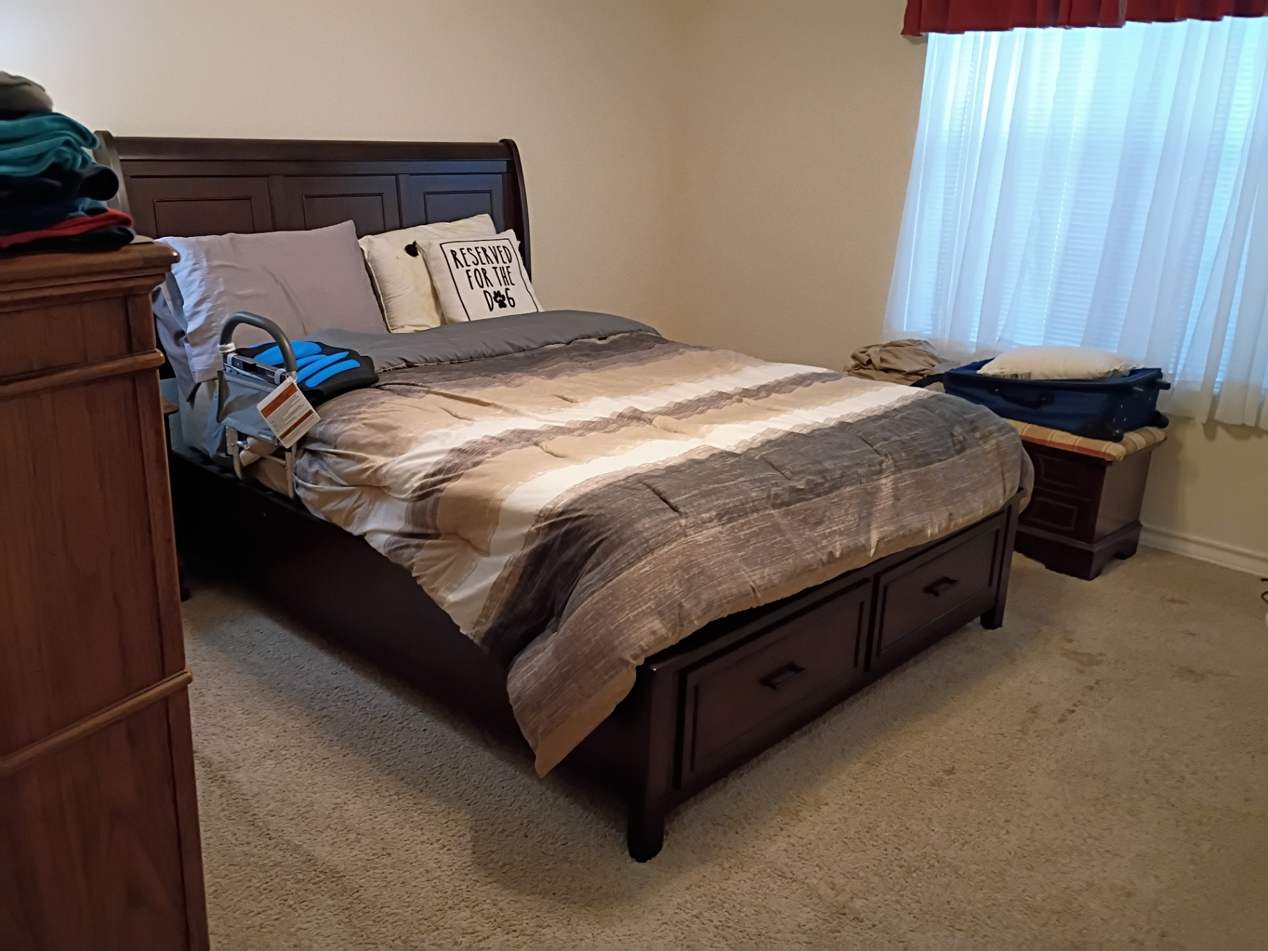 Bedroom after cleaning by Nelly Cleaning Service